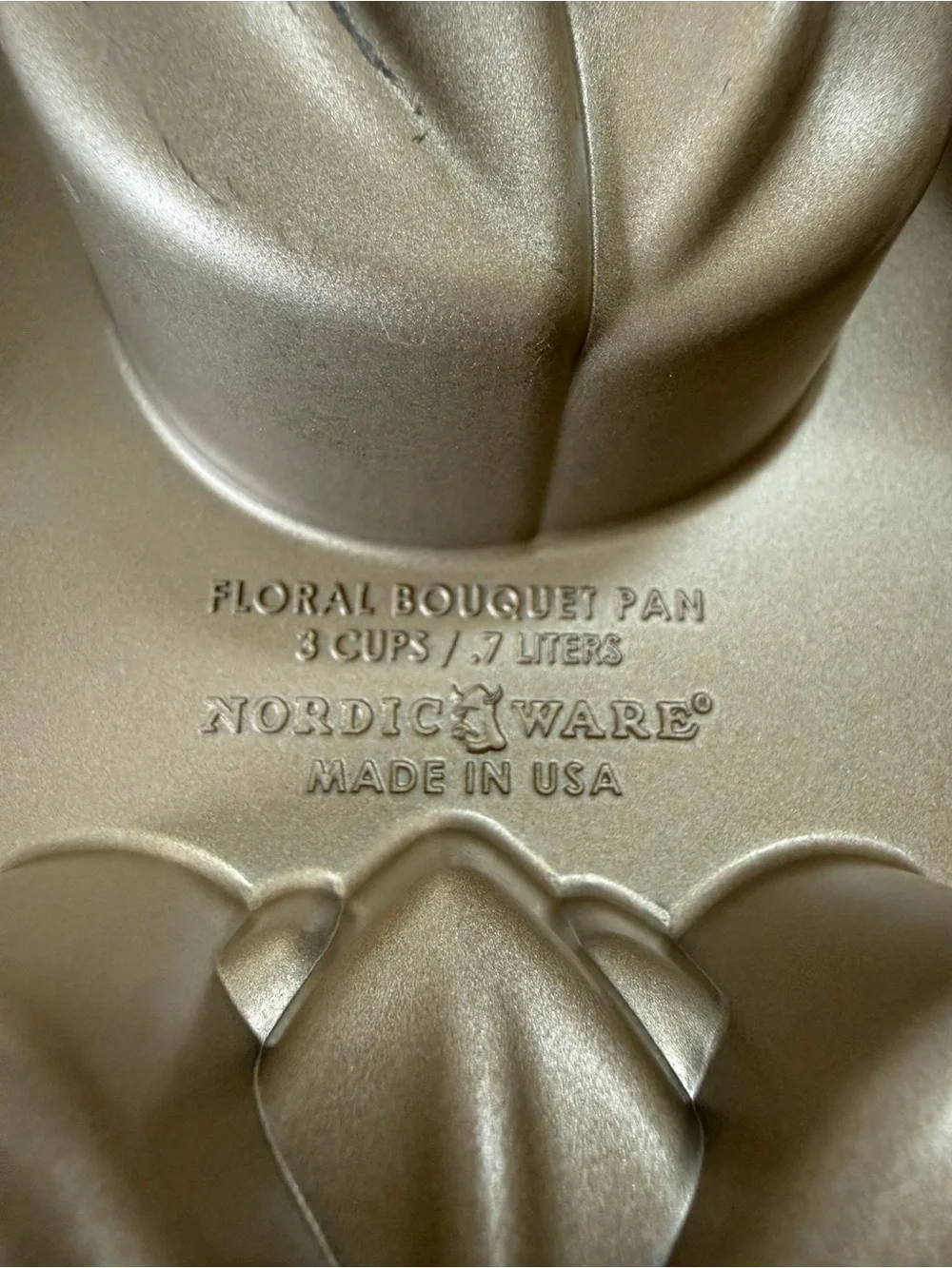 Nordic Ware Gold Floral Bouquet Pan